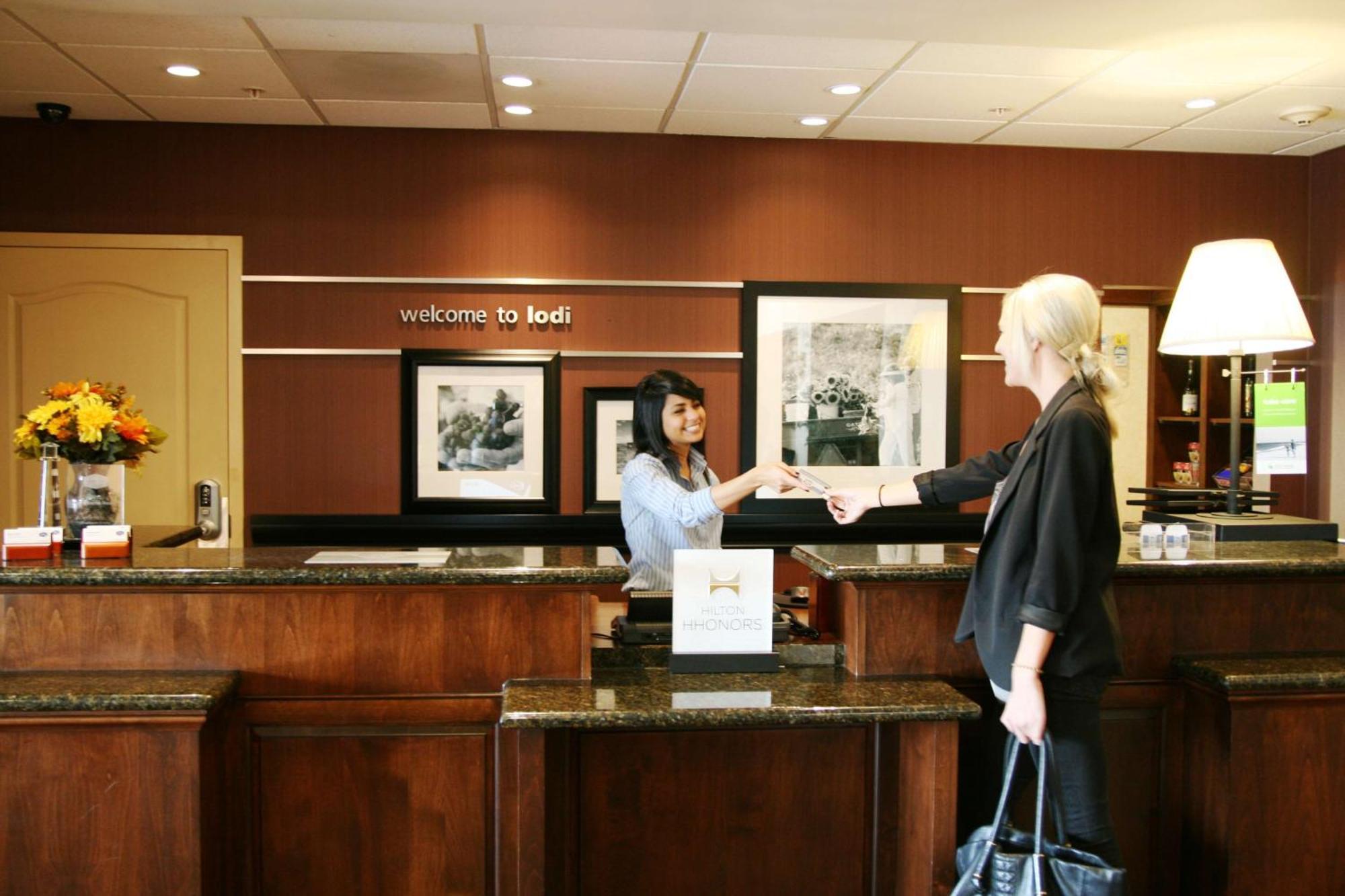 Hampton Inn & Suites Lodi Εξωτερικό φωτογραφία
